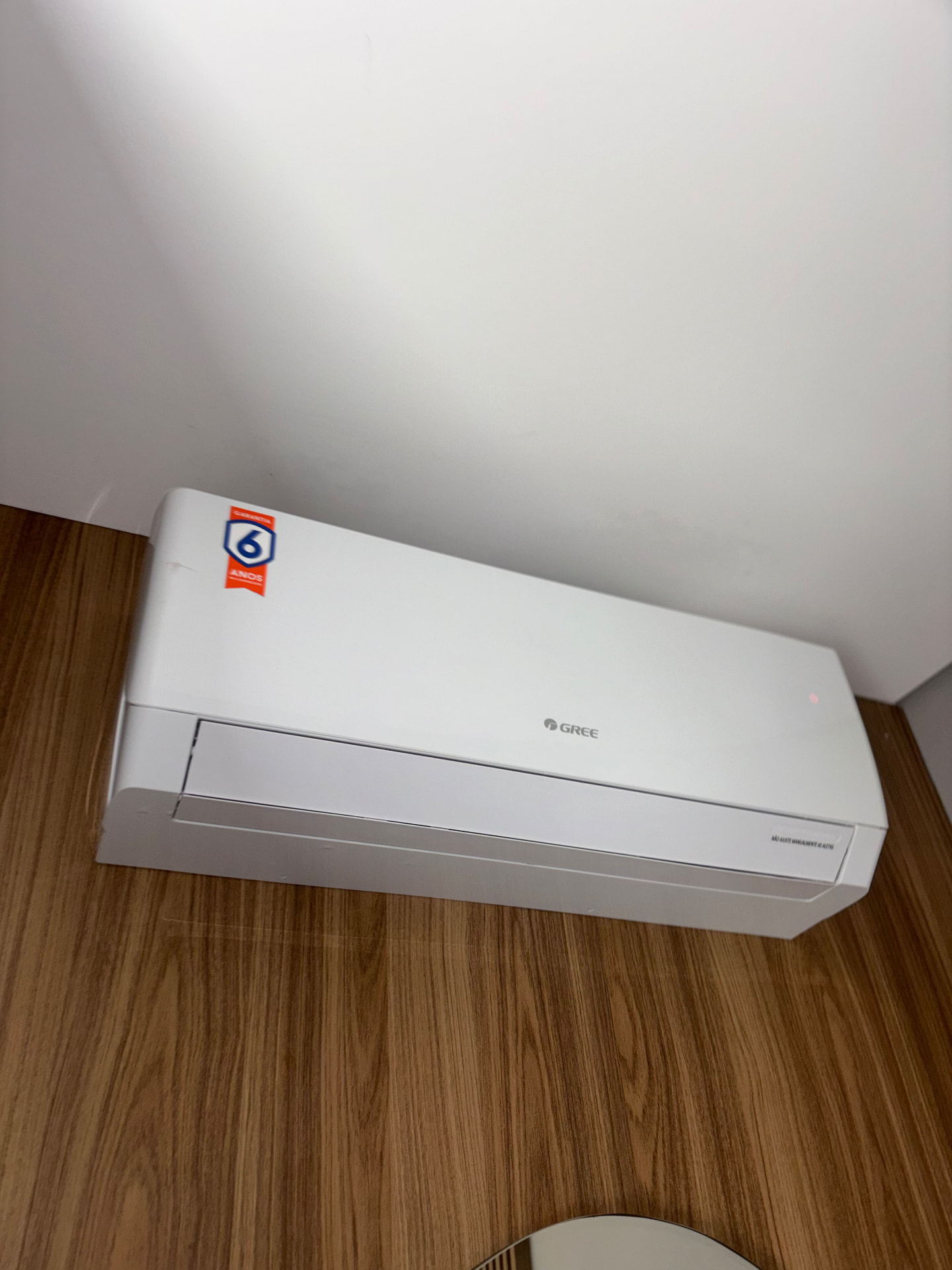 Ar-condicionado split Gree instalado em ambiente residencial